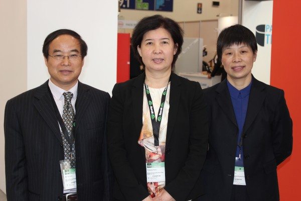 Shaanxi Yanchang Petroleum (Group) Rubber Co., Ltd., (Yanchang Rubber) managing director Ms Zhang Dongyang (centre); the PCR chief engineer Professor Dong Maohua (left); Deputy General 