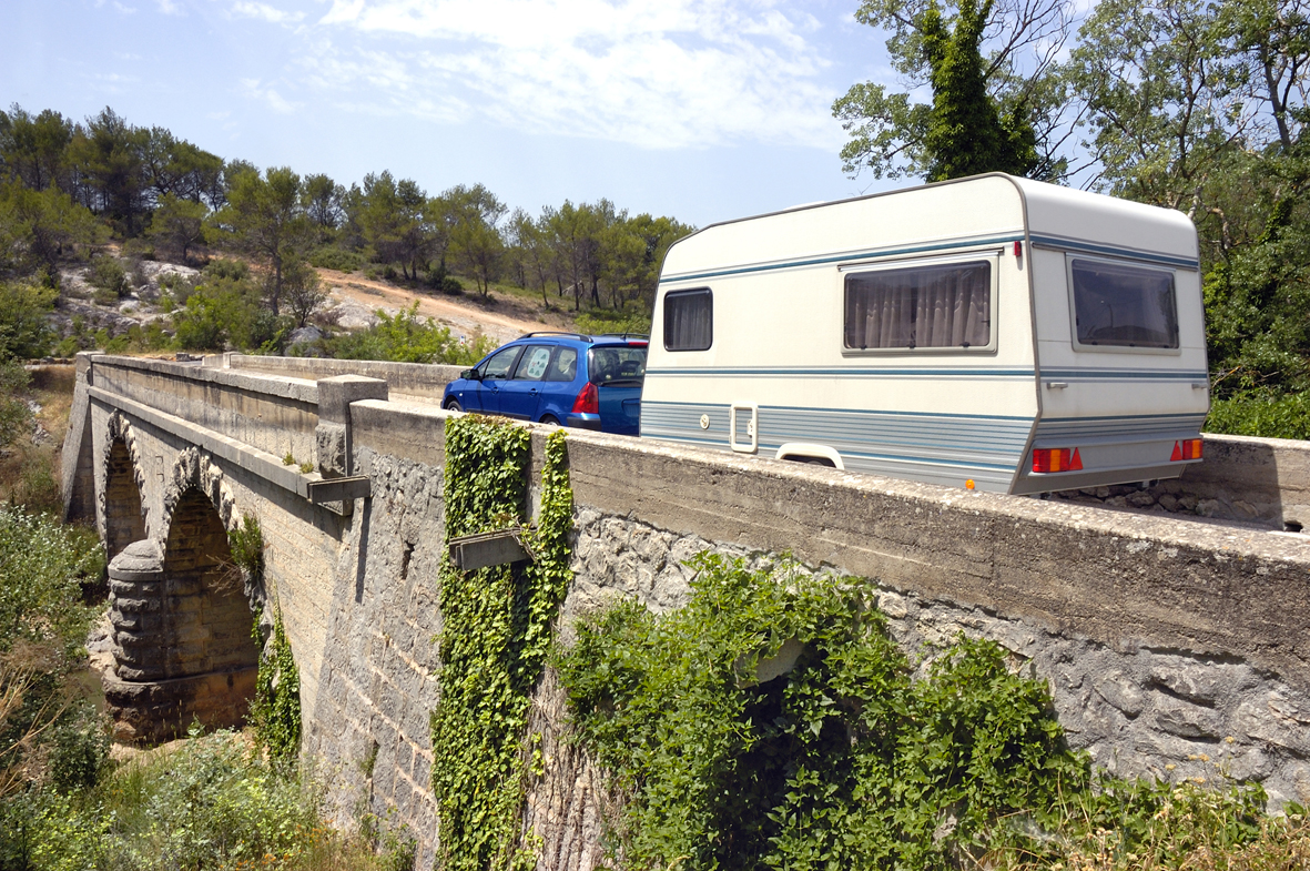 Гора караванов. Caravan. Караванов из Франции. Car Towing a Camper. Caravanning in France.