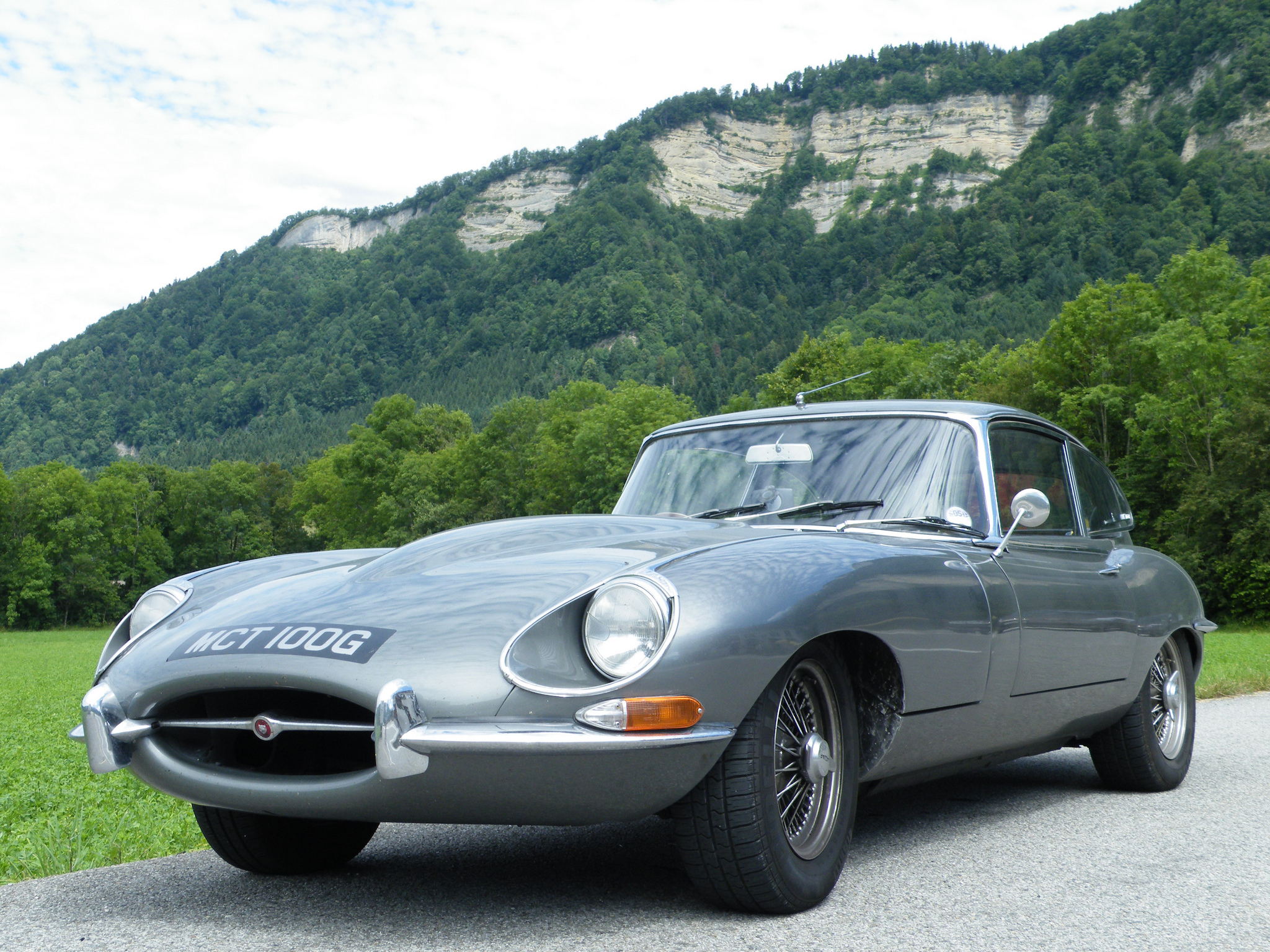 Jaguar E-Type voted the UK’s favourite classic car