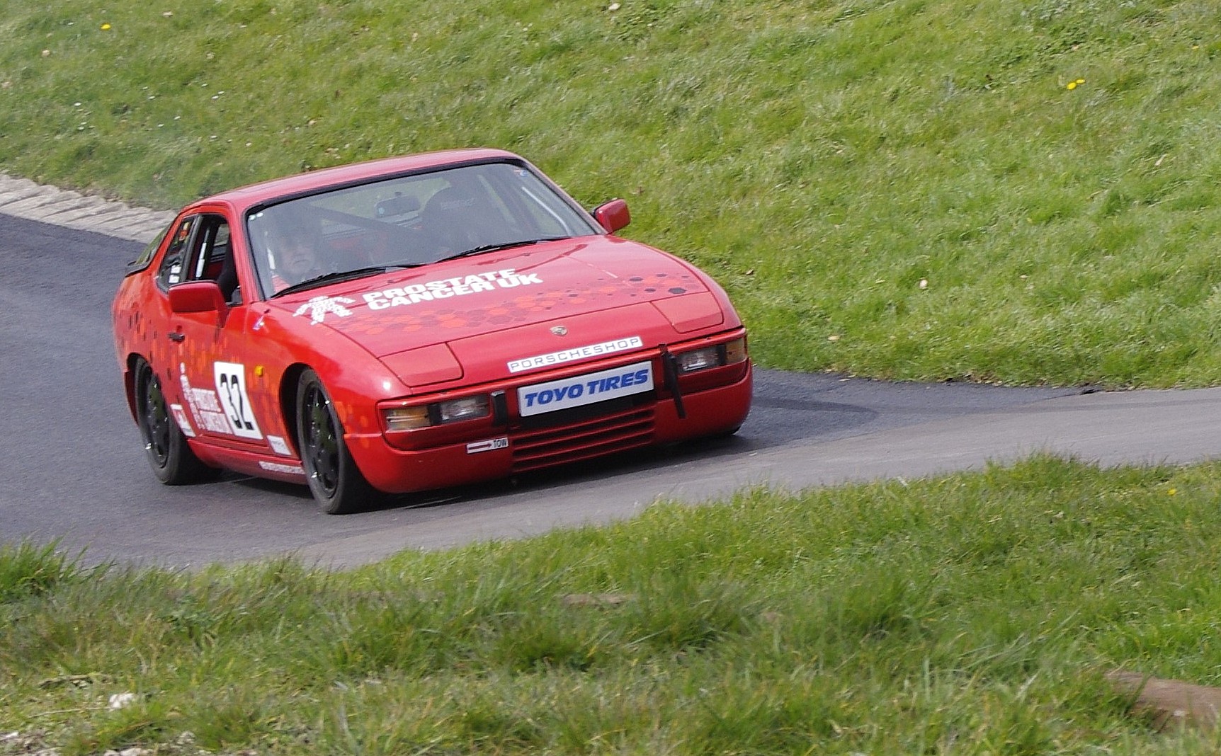 Toyo sponsors Gordon Weston’s Prostate Cancer UK Porsche