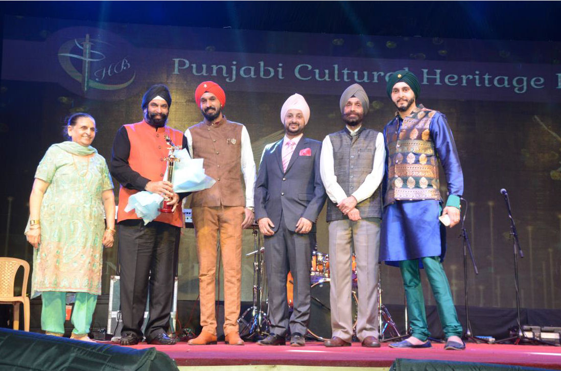 Surender Kandhari acknowledged at Punjabi Icon Awards