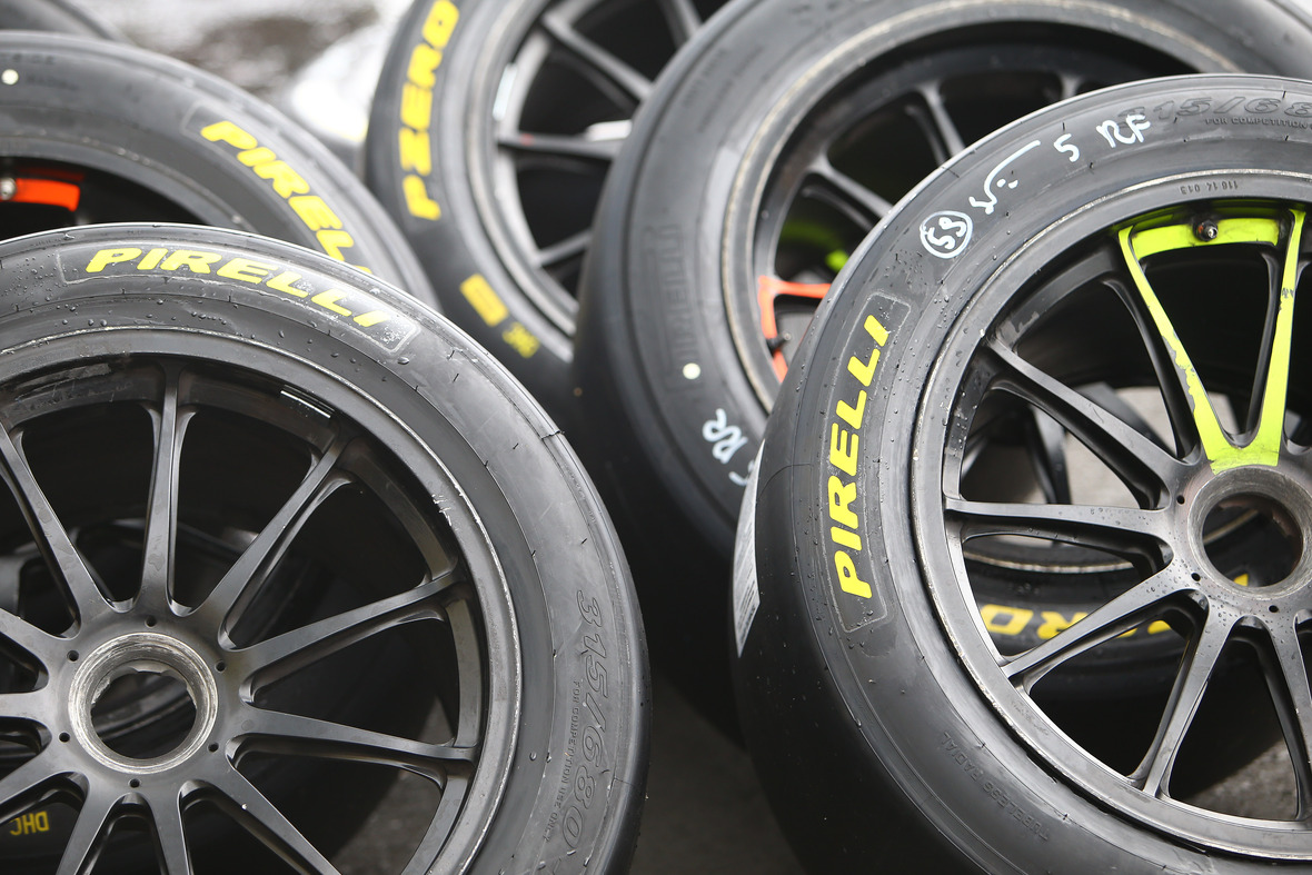 Пирелли чья резина. Pirelli gt Tyres. Pirelli p Zero слик. Pirelli Zero f1 слик. Pirelli p Zero gt3.