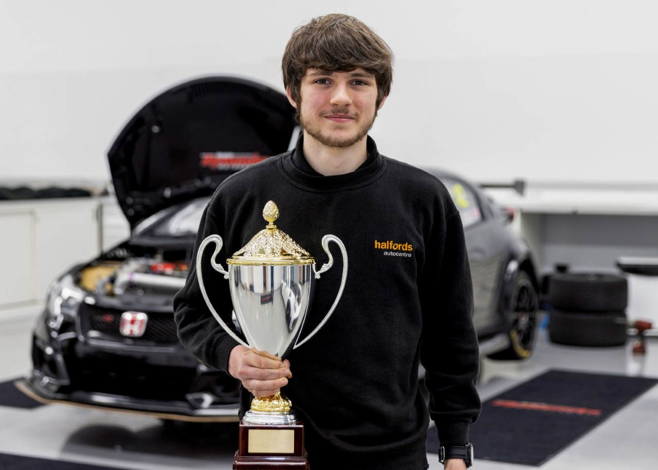 Halfords apprentice of the year joins Halfords racing Cataclean team for season