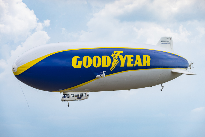 Blimp heading to Brands Hatch on Saturday