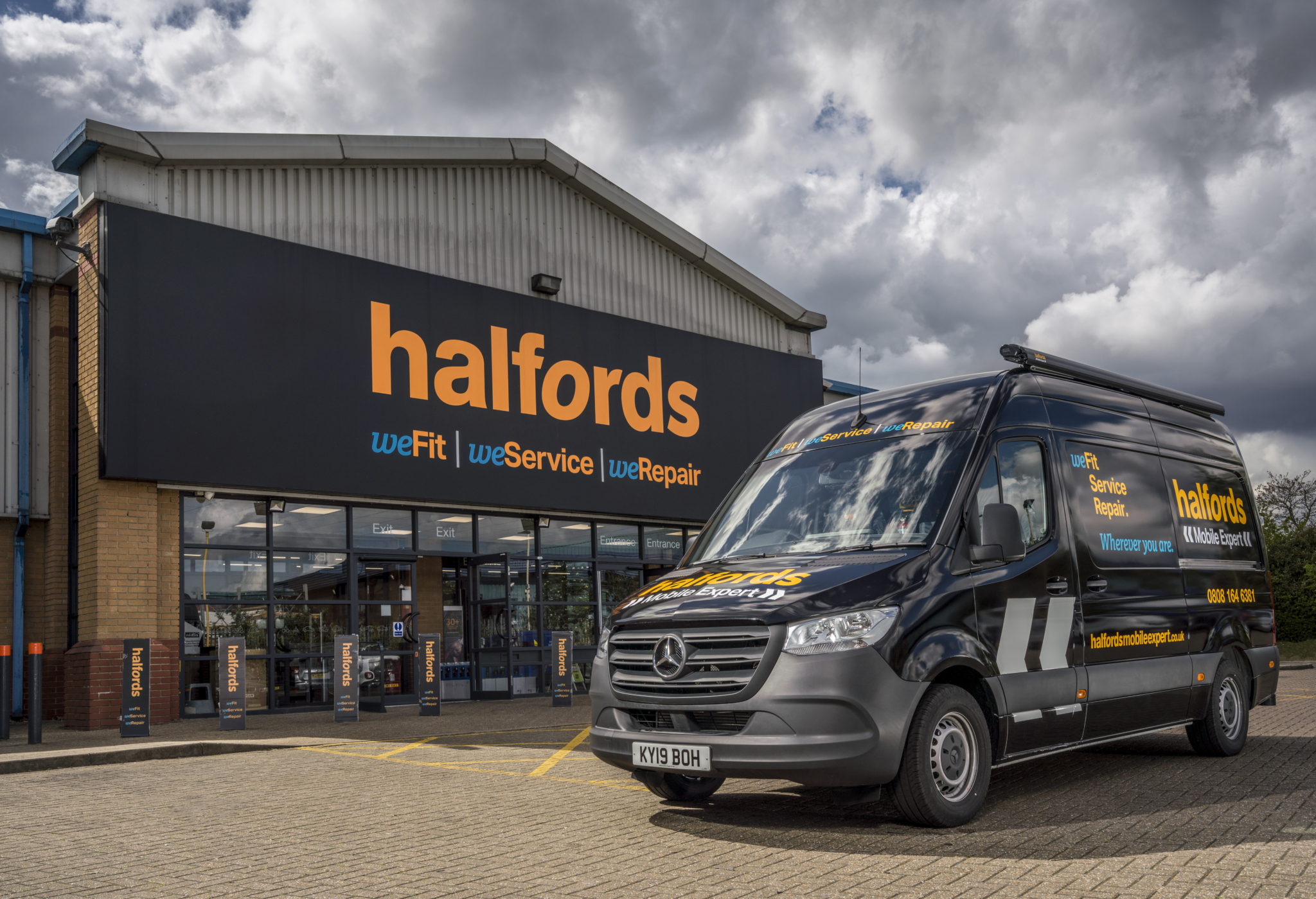 Halfords issues surprise consumer tyre-related profit warning