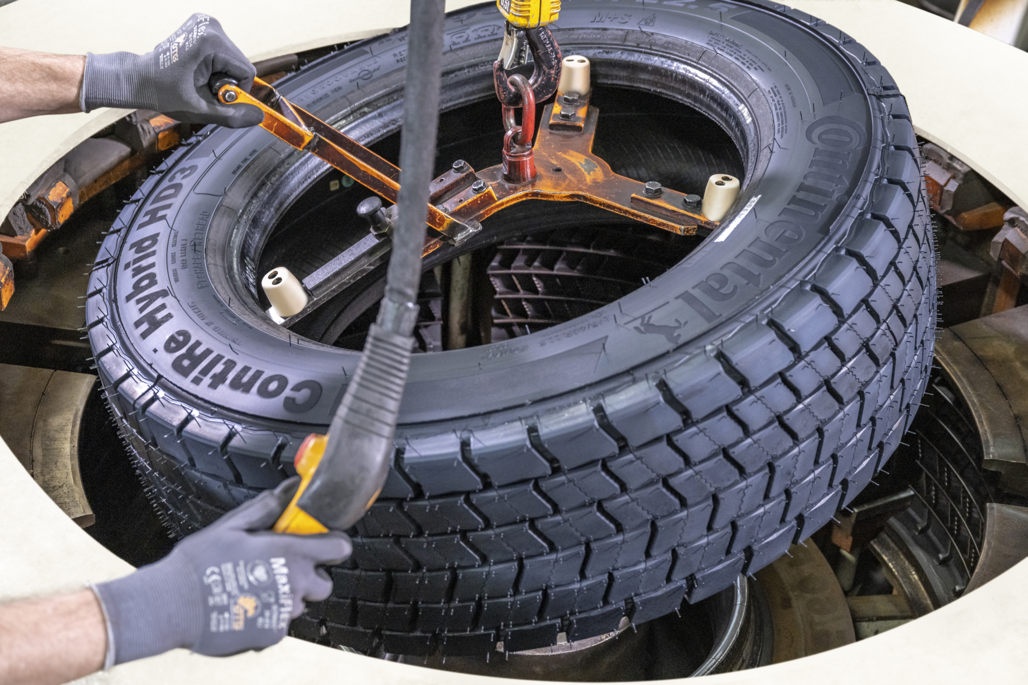 Leading the way in commercial tyre retreading innovation: ContiLifeCycle UK plant