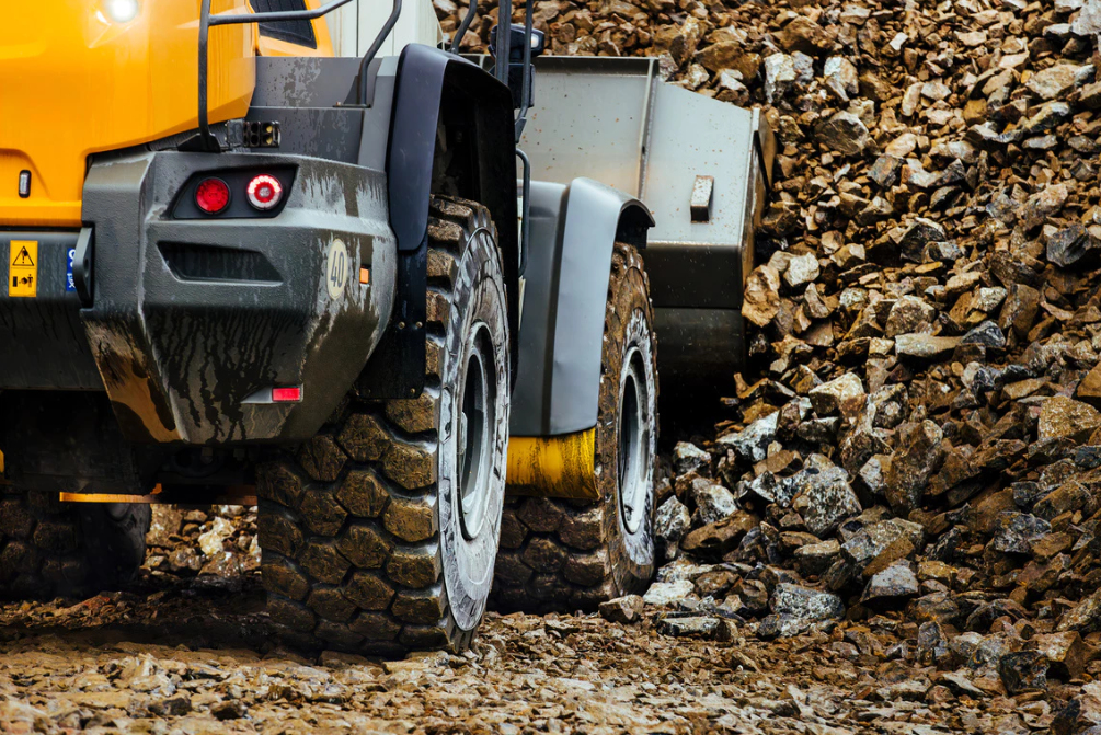 Michelin debuts Xtra Defend E4 L4 for loaders & articulated dump trucks